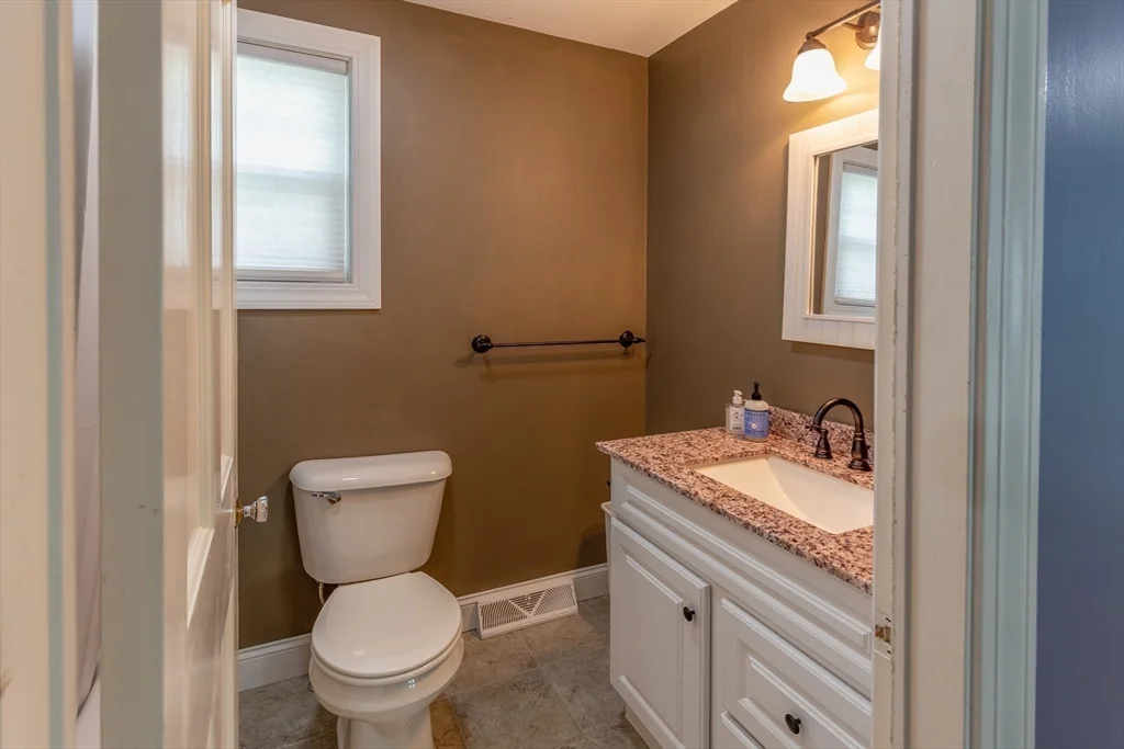 1 bed, 1 bath apartment for rent at 10 Samoset St Unit 1, Braintree Highlands — photo 11 of 17