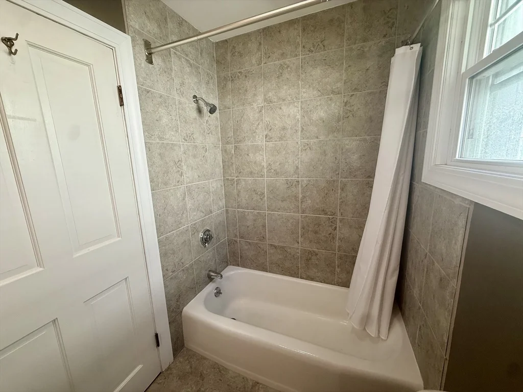 1 bed, 1 bath apartment for rent at 10 Samoset St Unit 1, Braintree Highlands — photo 12 of 17