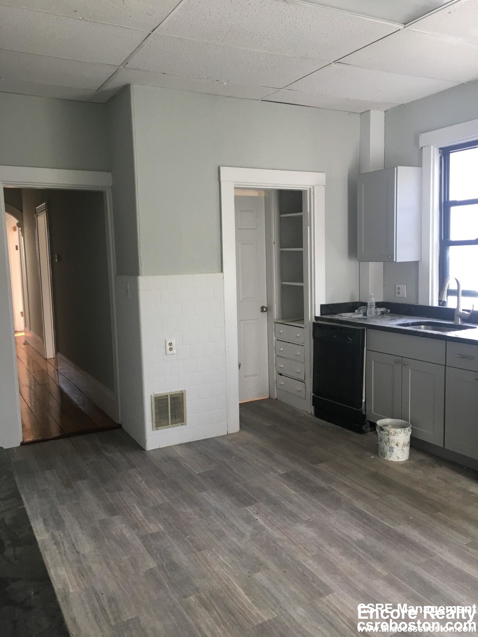 6 bed, 2 bath apartment for rent at 10 Saunders St Unit 10, Allston — photo 4 of 16