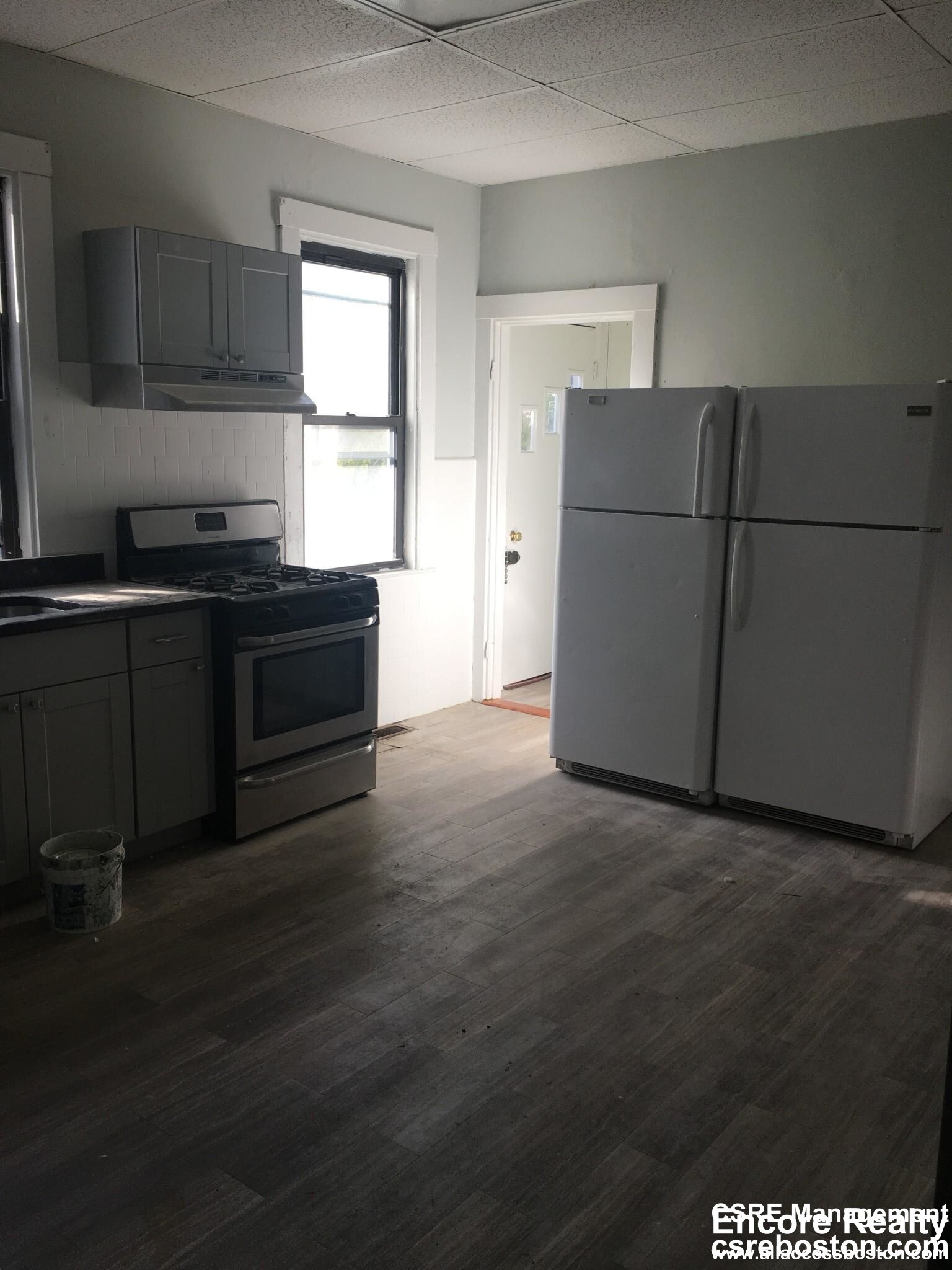 6 bed, 2 bath apartment for rent at 10 Saunders St Unit 10, Allston — photo 2 of 16