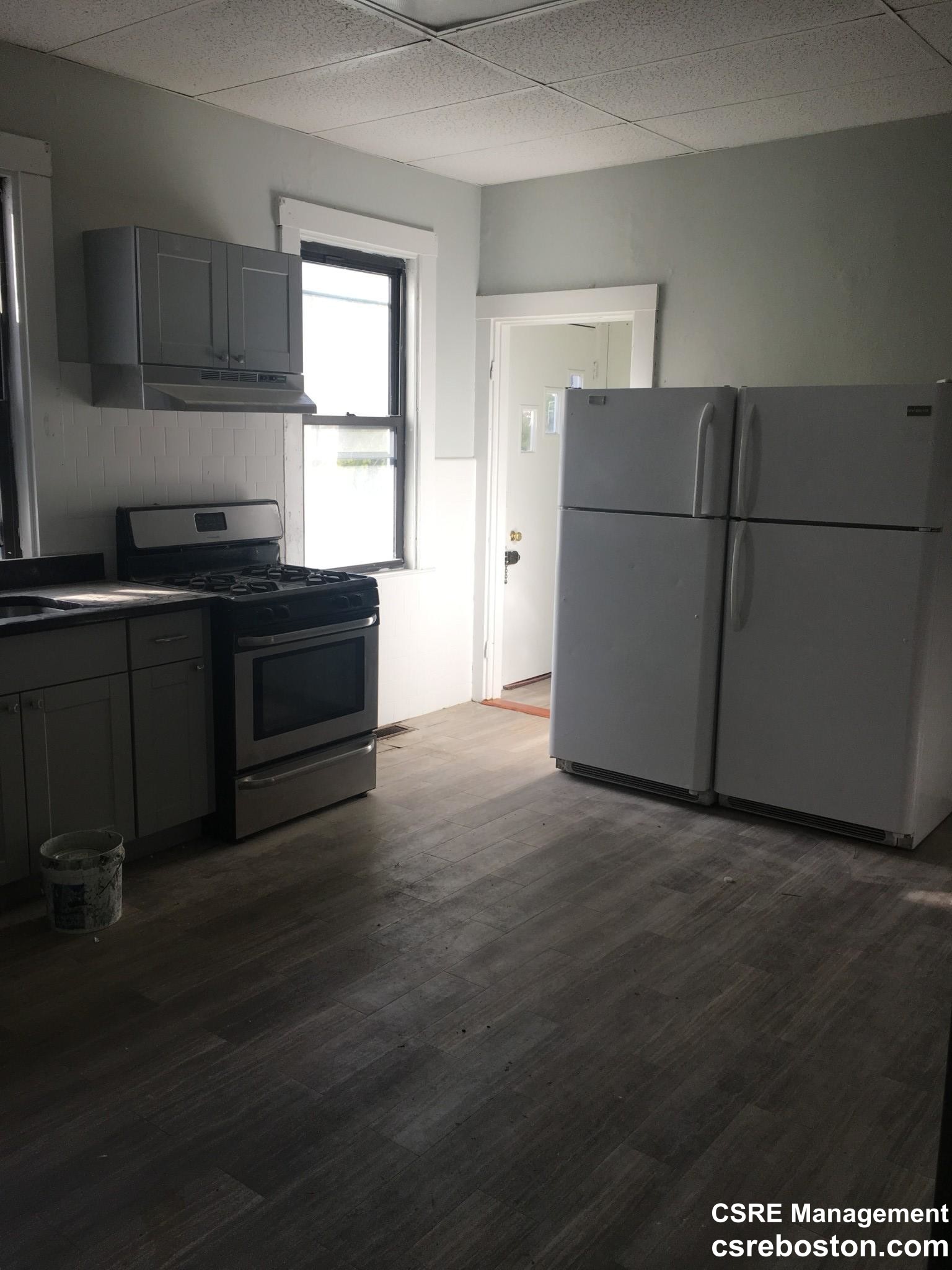 6 bed, 2 bath apartment for rent at 10 Saunders St Unit Oak Square, Allston — photo 2 of 8