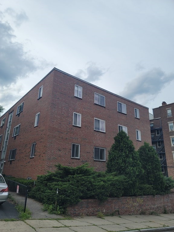 2 bed, 1 bath apartment for rent at 10 Scottfield Rd Unit 11, Allston — photo 2 of 8
