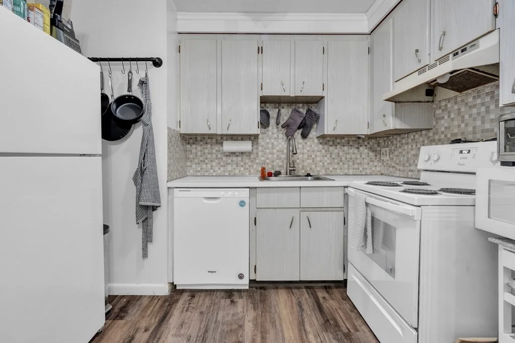 2 bed, 1 bath apartment for rent at 10 Scottfield Rd Unit 2, Allston — photo 5 of 10