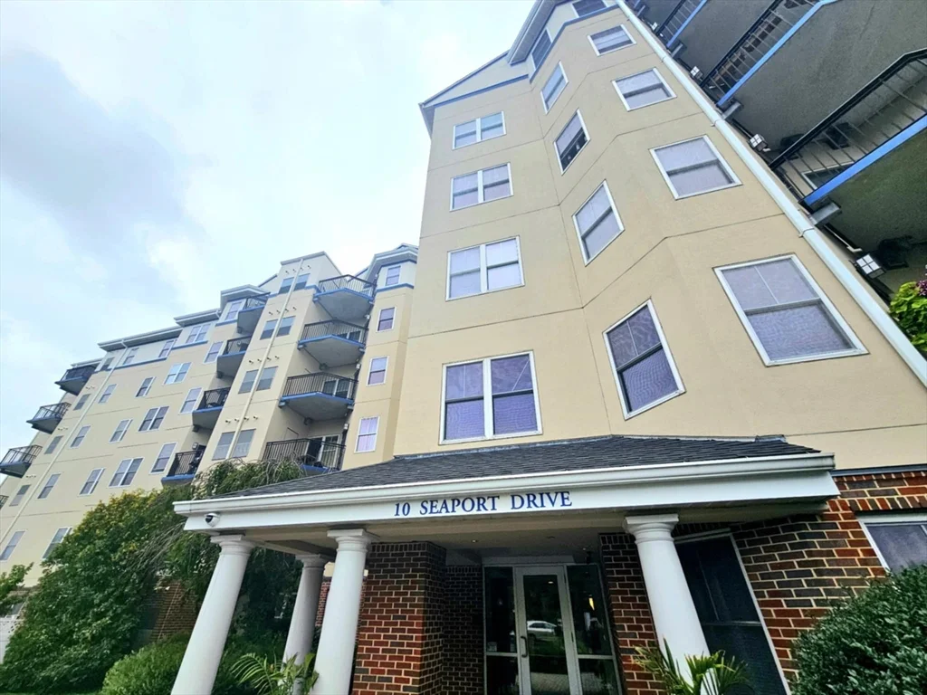 1 bed, 1 bath apartment for rent at 10 Seaport Dr Unit 2111, Norfolk Downs