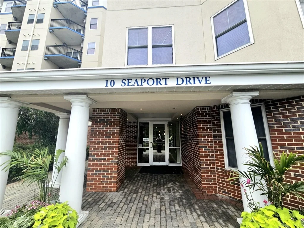 1 bed, 1 bath apartment for rent at 10 Seaport Dr Unit 2111, Norfolk Downs — photo 2 of 26
