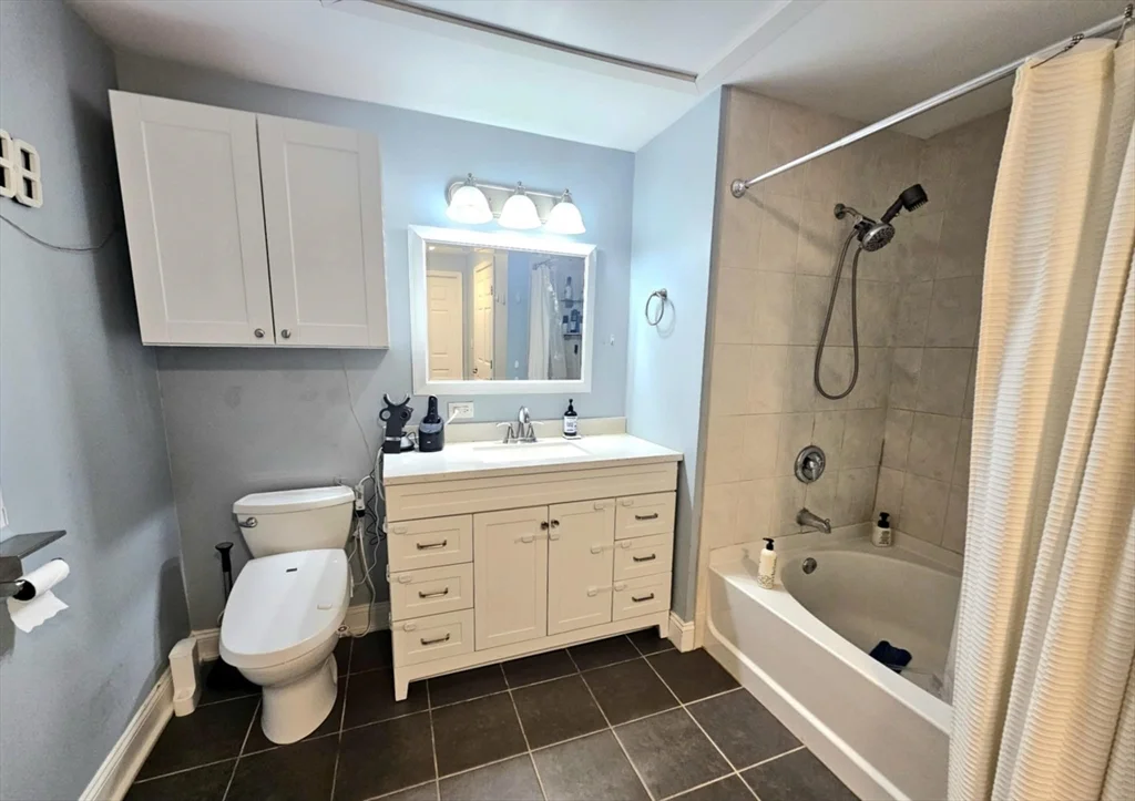 1 bed, 1 bath apartment for rent at 10 Seaport Dr Unit 2111, Norfolk Downs — photo 16 of 26