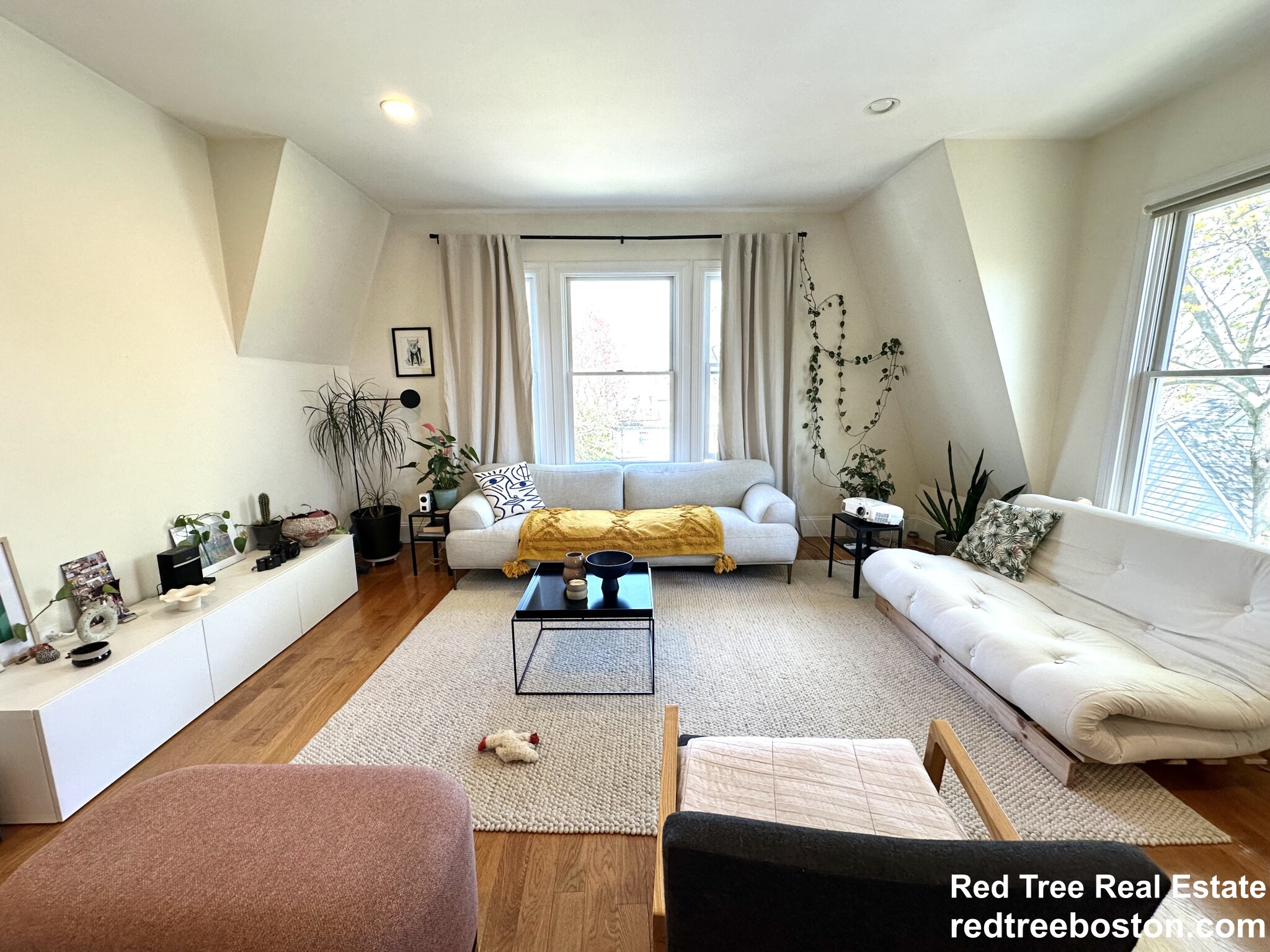 2 bed, 1.5 bath apartment for rent at 10 Selkirk Rd Unit 3, Brighton — photo 4 of 16