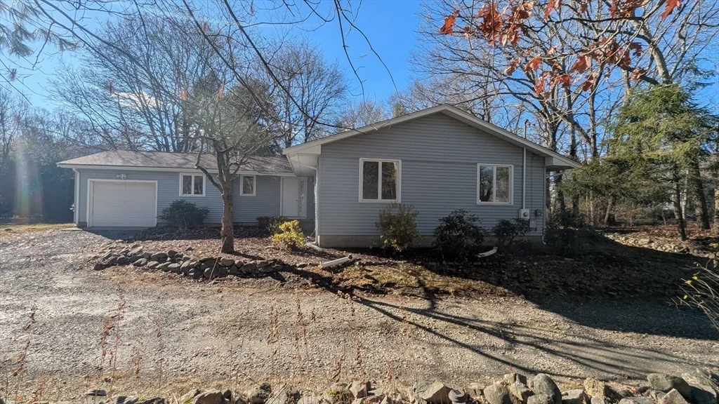 3 bed, 2 bath apartment for rent at 10 Sherwood Ave, Foxboro — photo 2 of 33