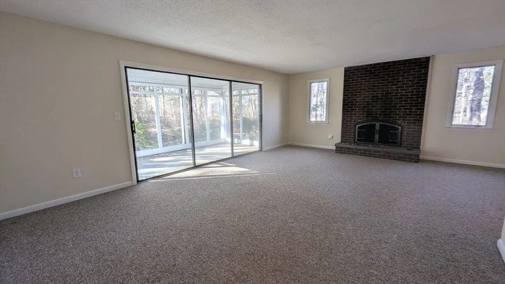 3 bed, 2 bath apartment for rent at 10 Sherwood Ave, Foxboro — photo 5 of 33