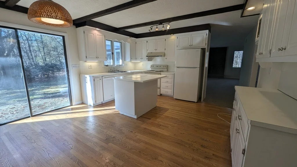 3 bed, 2 bath apartment for rent at 10 Sherwood Ave, Foxboro — photo 6 of 33