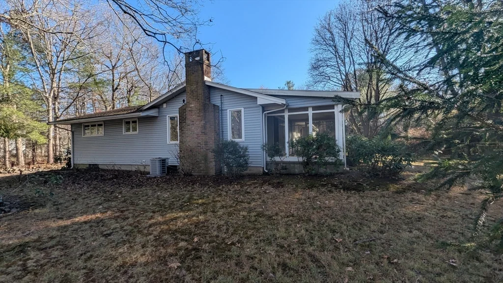 3 bed, 2 bath apartment for rent at 10 Sherwood Ave, Foxboro — photo 3 of 33
