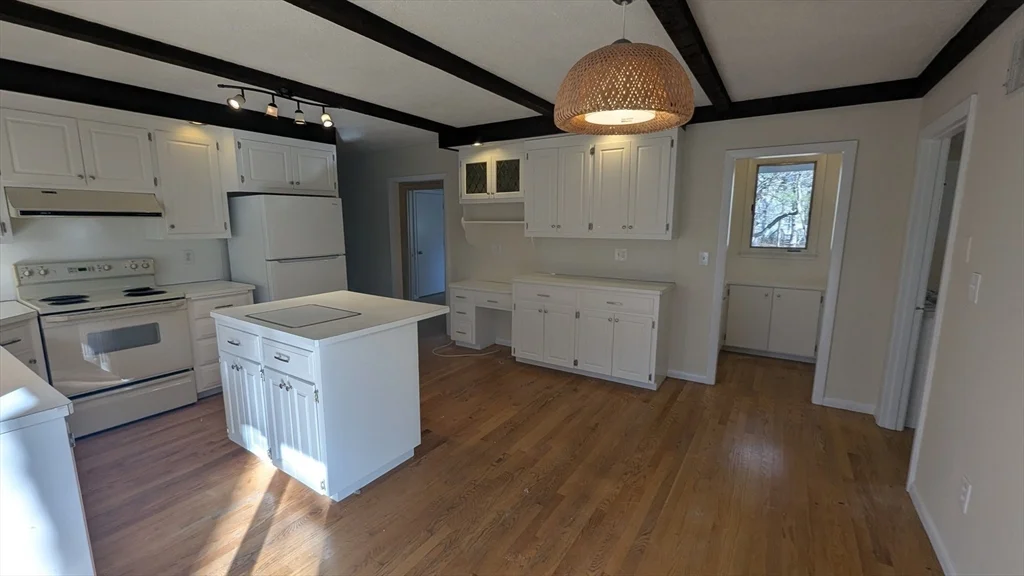 3 bed, 2 bath apartment for rent at 10 Sherwood Ave, Foxboro — photo 8 of 33
