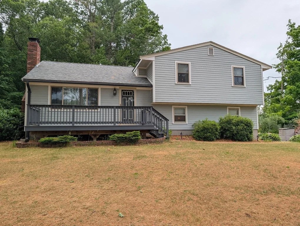 3 bed, 1 bath apartment for rent at 10 Sherwood Ln, Raynham — photo 1 of 15