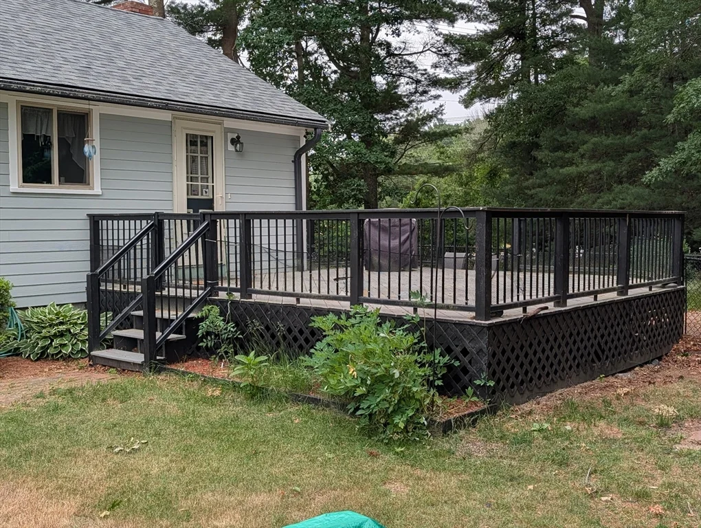 3 bed, 1 bath apartment for rent at 10 Sherwood Ln, Raynham — photo 4 of 15