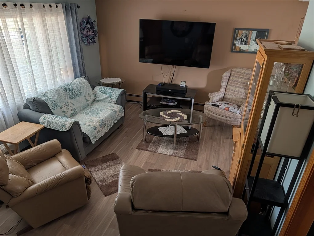 3 bed, 1 bath apartment for rent at 10 Sherwood Ln, Raynham — photo 10 of 15