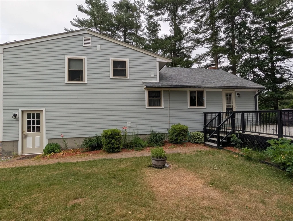 3 bed, 1 bath apartment for rent at 10 Sherwood Ln, Raynham — photo 3 of 15