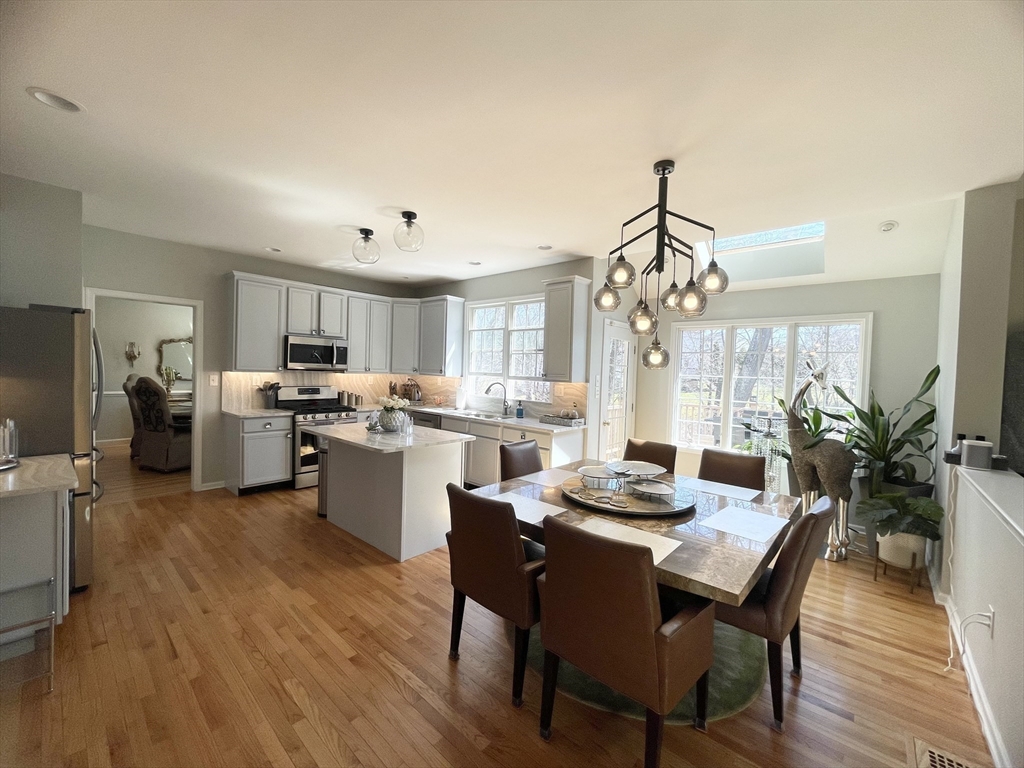 4 bed, 4+ bath apartment for rent at 10 Sheryl Dr Unit 10, Shrewsbury — photo 4 of 25