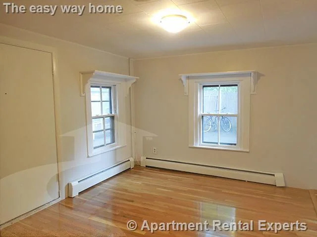 Studio bed, 1 bath apartment for rent at 10 Smith Ave Unit 1R, Ward Two — photo 1 of 6
