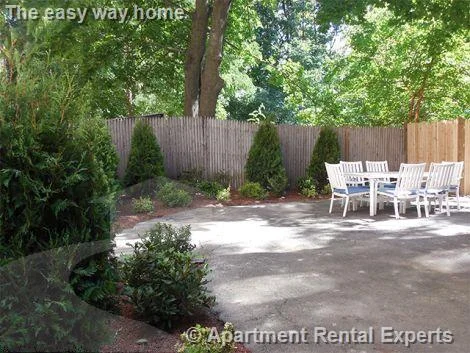 Studio bed, 1 bath apartment for rent at 10 Smith Ave Unit 1R, Ward Two — photo 6 of 6
