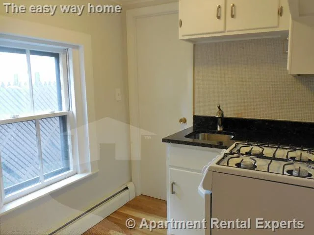 Studio bed, 1 bath apartment for rent at 10 Smith Ave Unit 1R, Ward Two — photo 4 of 6