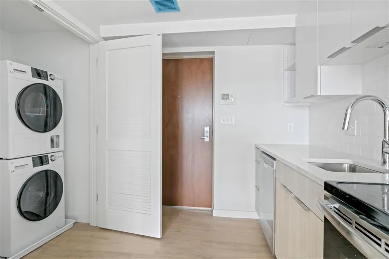 2 bed, 1 bath apartment for rent at 10 Soden St Unit 401, Riverside — photo 7 of 13