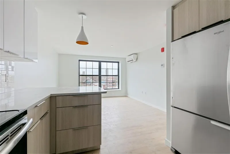 2 bed, 1 bath apartment for rent at 10 Soden St Unit 401, Riverside — photo 6 of 13