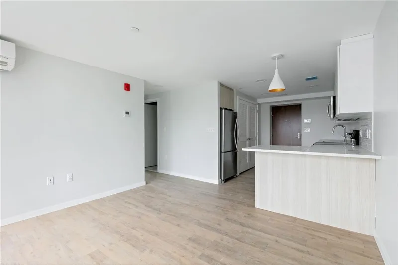 2 bed, 1 bath apartment for rent at 10 Soden St Unit 401, Riverside — photo 5 of 13