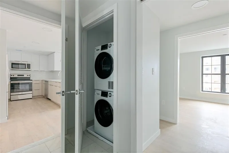 2 bed, 1 bath apartment for rent at 10 Soden St Unit 401, Riverside — photo 4 of 13