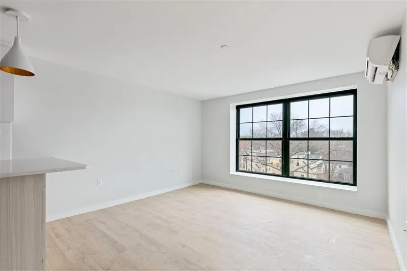 2 bed, 1 bath apartment for rent at 10 Soden St Unit 401, Riverside — photo 8 of 13