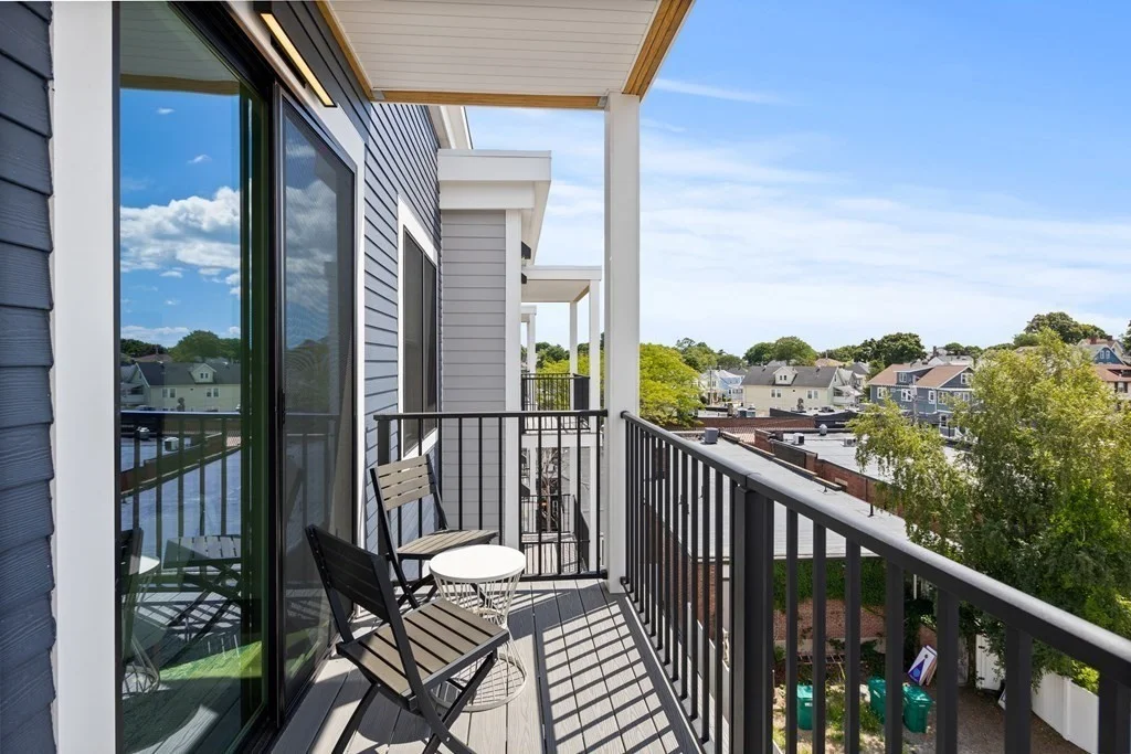 2 bed, 2 bath apartment for rent at 10 Somerset Ave Unit 402, Winthrop — photo 2 of 9