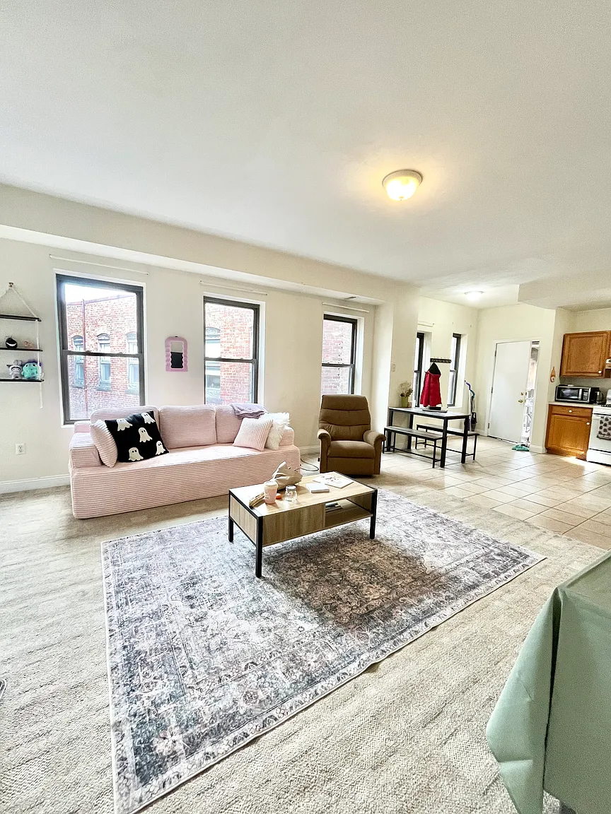 3 bed, 1 bath apartment for rent at 10 South Huntington Ave Unit 2, Mission Hill — photo 1 of 12