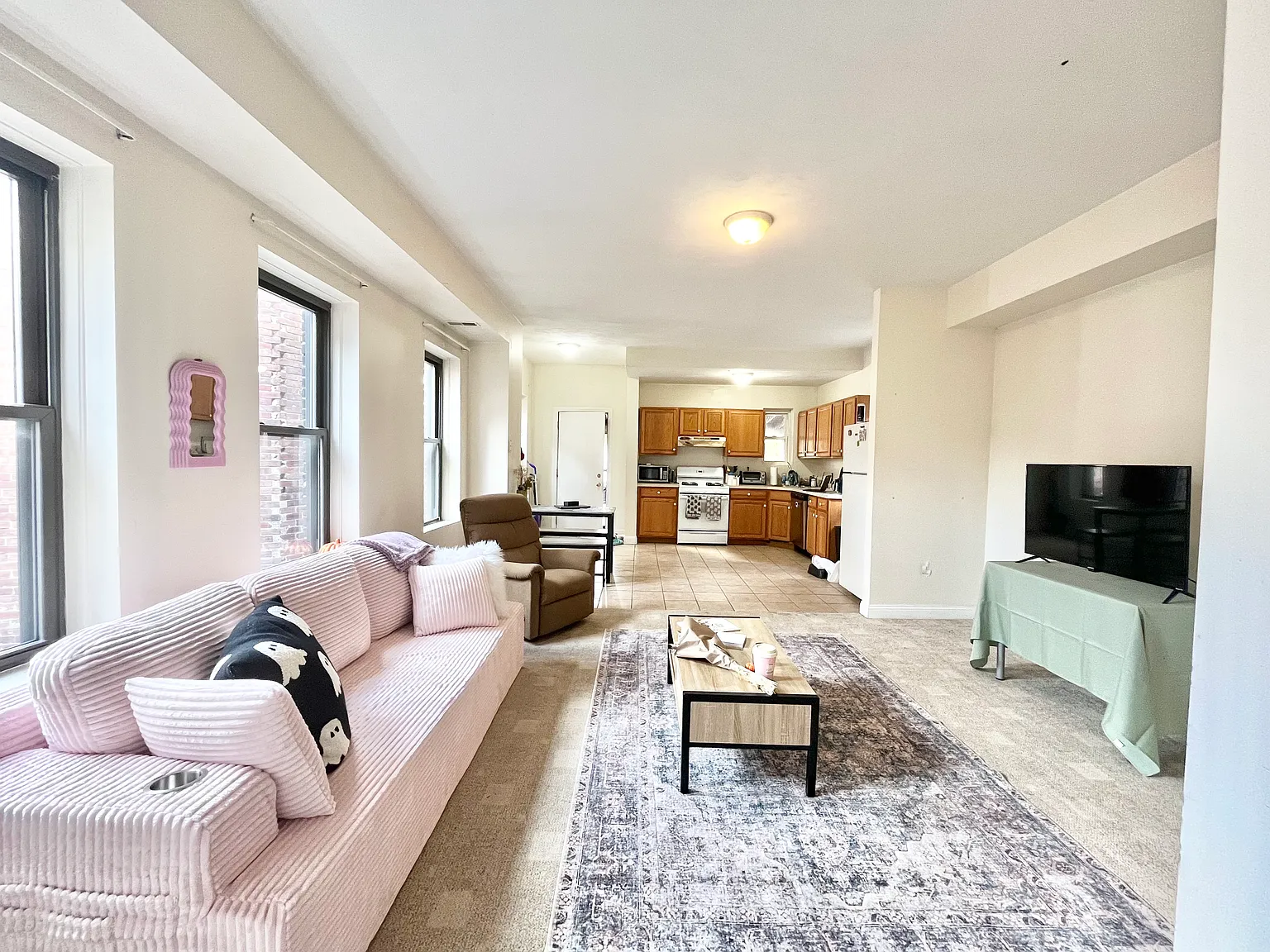 3 bed, 1 bath apartment for rent at 10 South Huntington Ave Unit 2, Mission Hill — photo 2 of 12