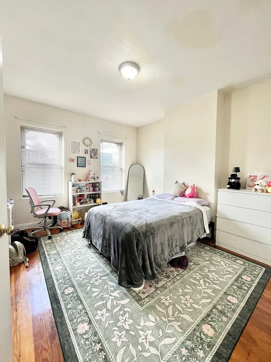 3 bed, 1 bath apartment for rent at 10 South Huntington Ave Unit 2, Mission Hill — photo 8 of 12