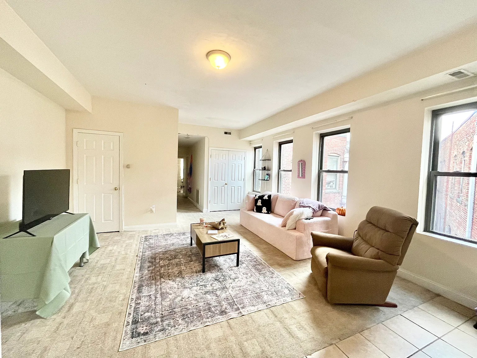3 bed, 1 bath apartment for rent at 10 South Huntington Ave Unit 2, Mission Hill — photo 3 of 12