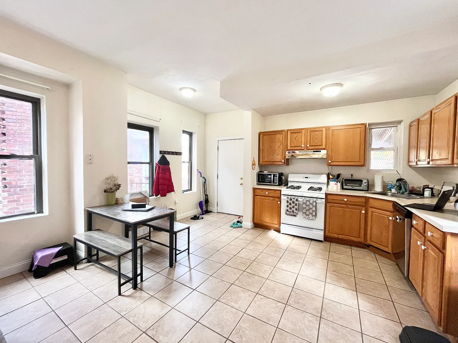3 bed, 1 bath apartment for rent at 10 South Huntington Ave Unit 2, Mission Hill — photo 6 of 12
