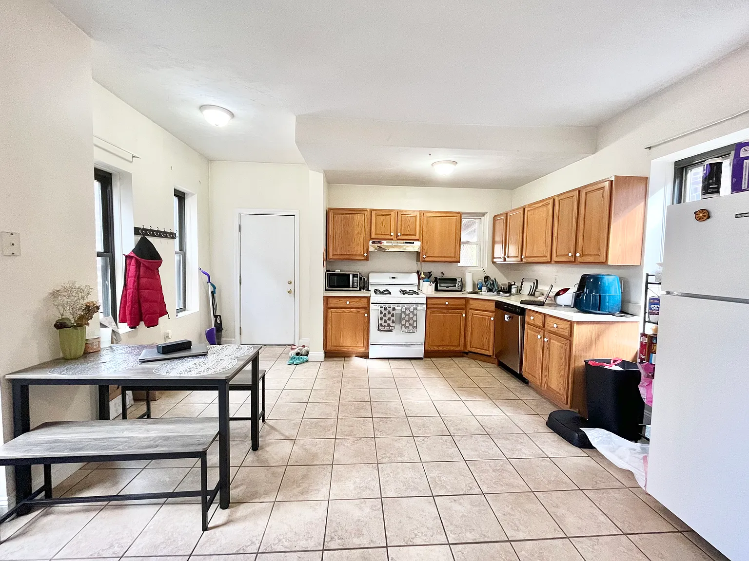 3 bed, 1 bath apartment for rent at 10 South Huntington Ave Unit 2, Mission Hill — photo 5 of 12
