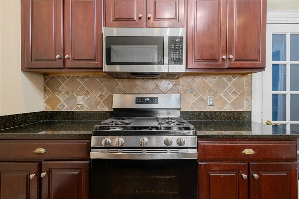 4 bed, 1 bath apartment for rent at 10 Spring Garden, Dorchester — photo 6 of 25