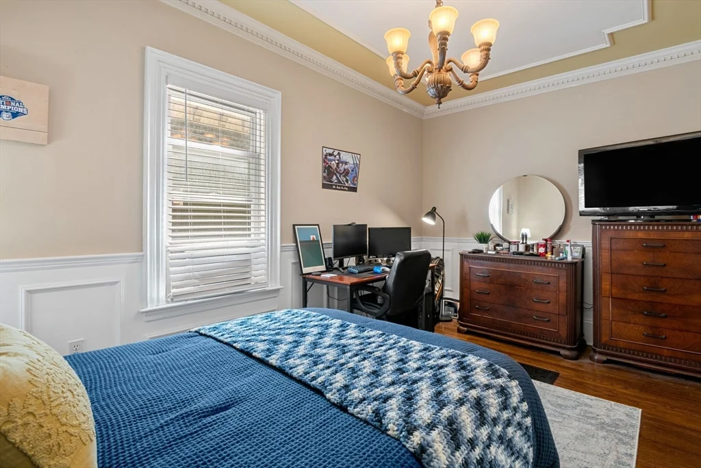 4 bed, 1 bath apartment for rent at 10 Spring Garden Unit 1, Dorchester — photo 6 of 35