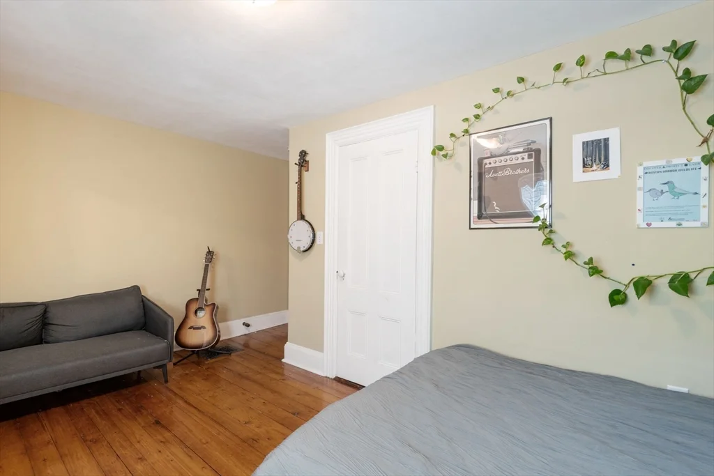 4 bed, 1 bath apartment for rent at 10 Spring Garden Unit 1, Dorchester — photo 22 of 35