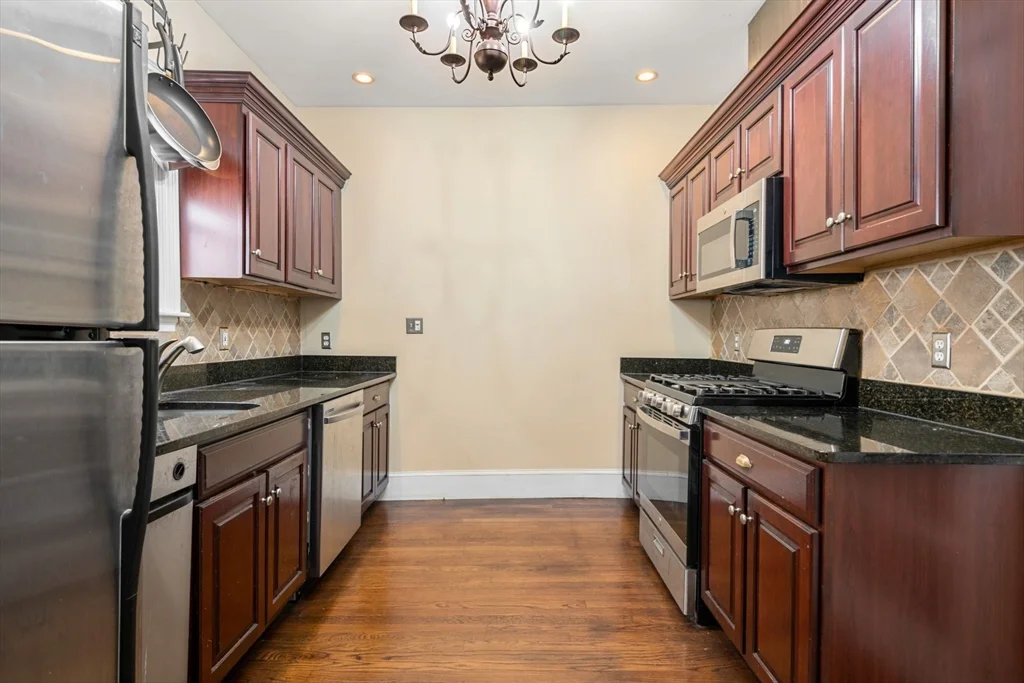 4 bed, 1 bath apartment for rent at 10 Spring Garden Unit 1, Dorchester — photo 11 of 35
