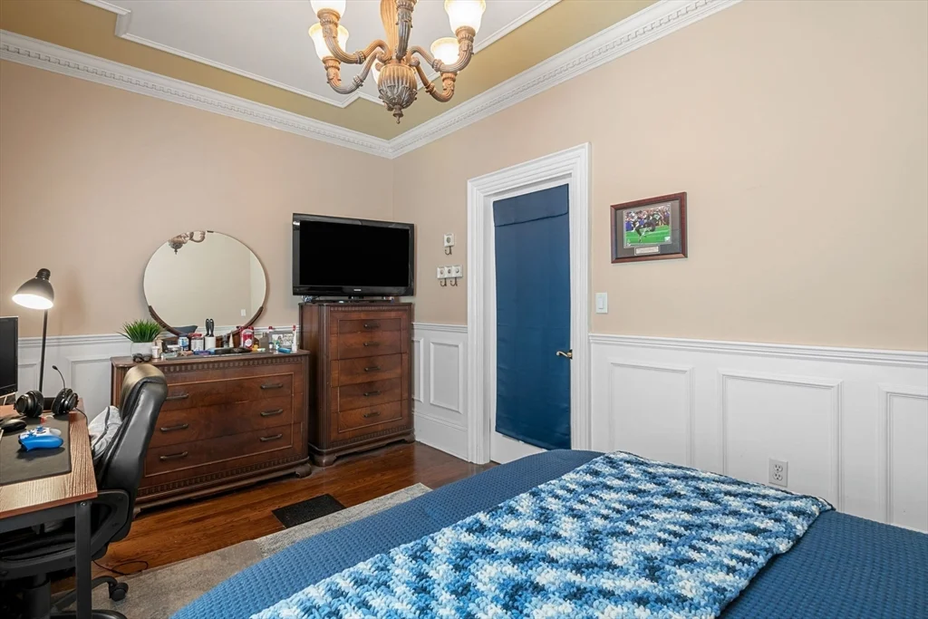 4 bed, 1 bath apartment for rent at 10 Spring Garden Unit 1, Dorchester — photo 7 of 35