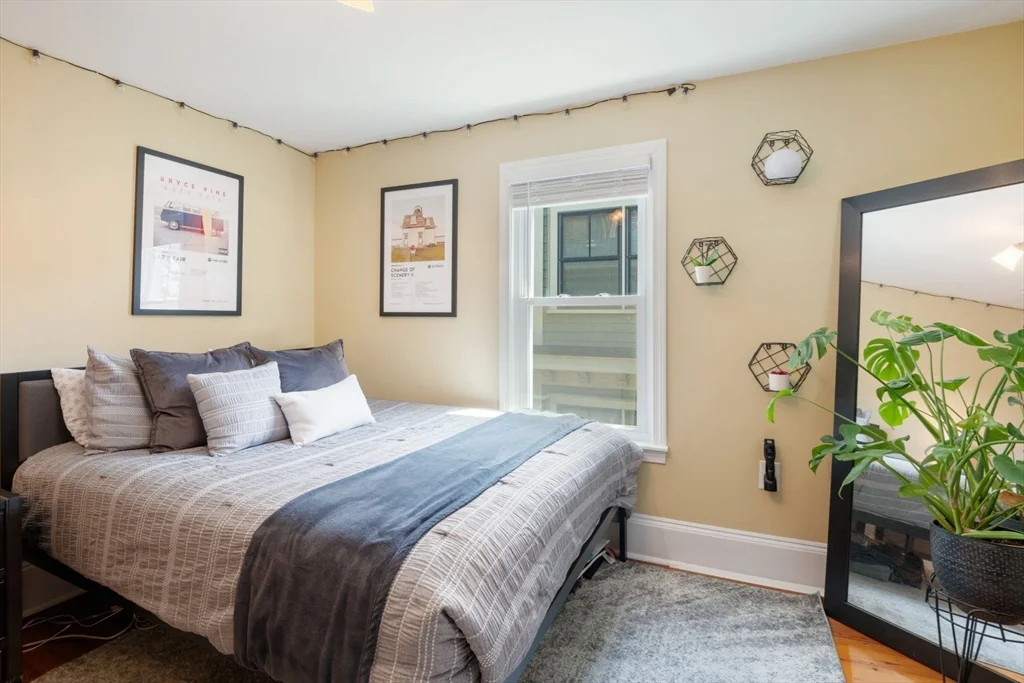 4 bed, 1 bath apartment for rent at 10 Spring Garden Unit A, Dorchester — photo 13 of 35