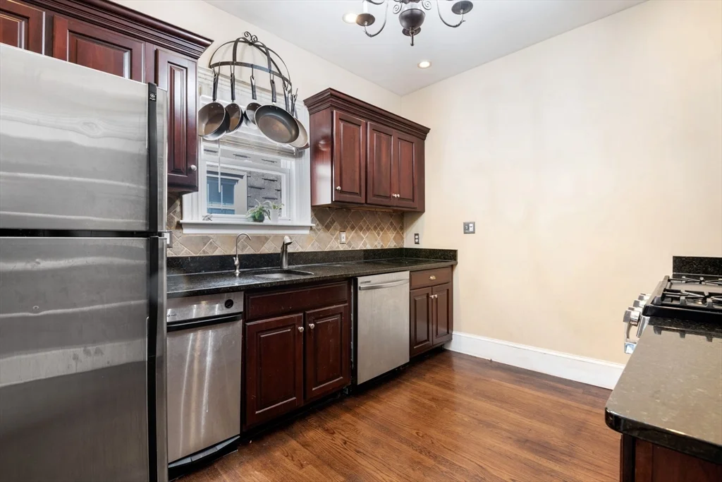 4 bed, 1 bath apartment for rent at 10 Spring Garden Unit A, Dorchester — photo 12 of 35