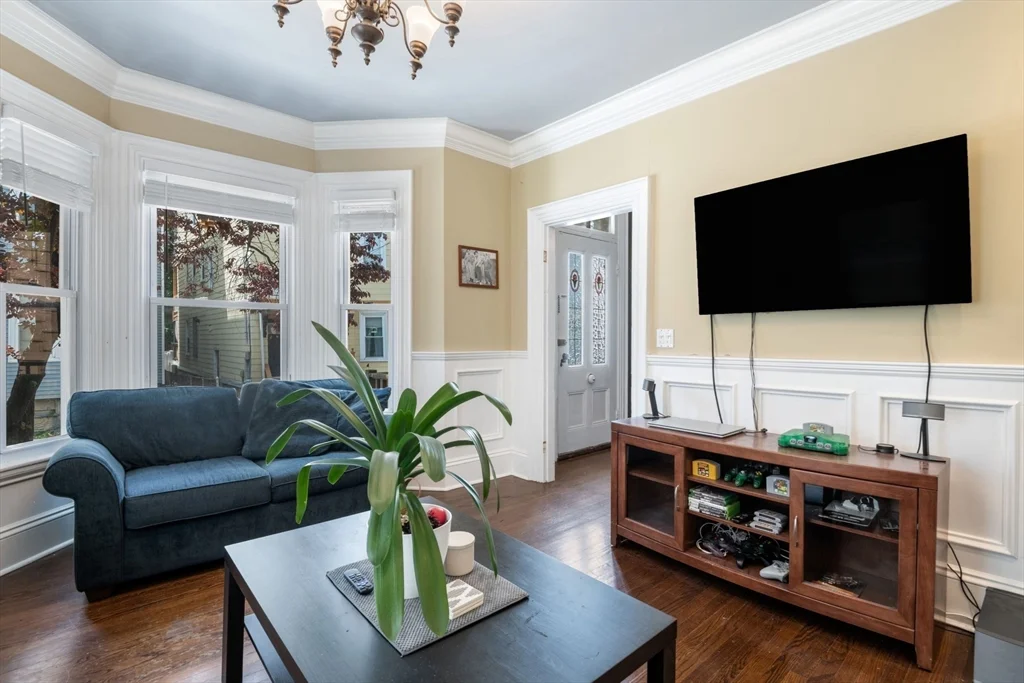 4 bed, 1 bath apartment for rent at 10 Spring Garden Unit A, Dorchester — photo 2 of 35