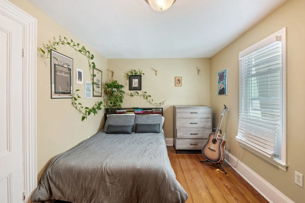 4 bed, 1 bath apartment for rent at 10 Spring Garden Unit A, Dorchester — photo 23 of 35
