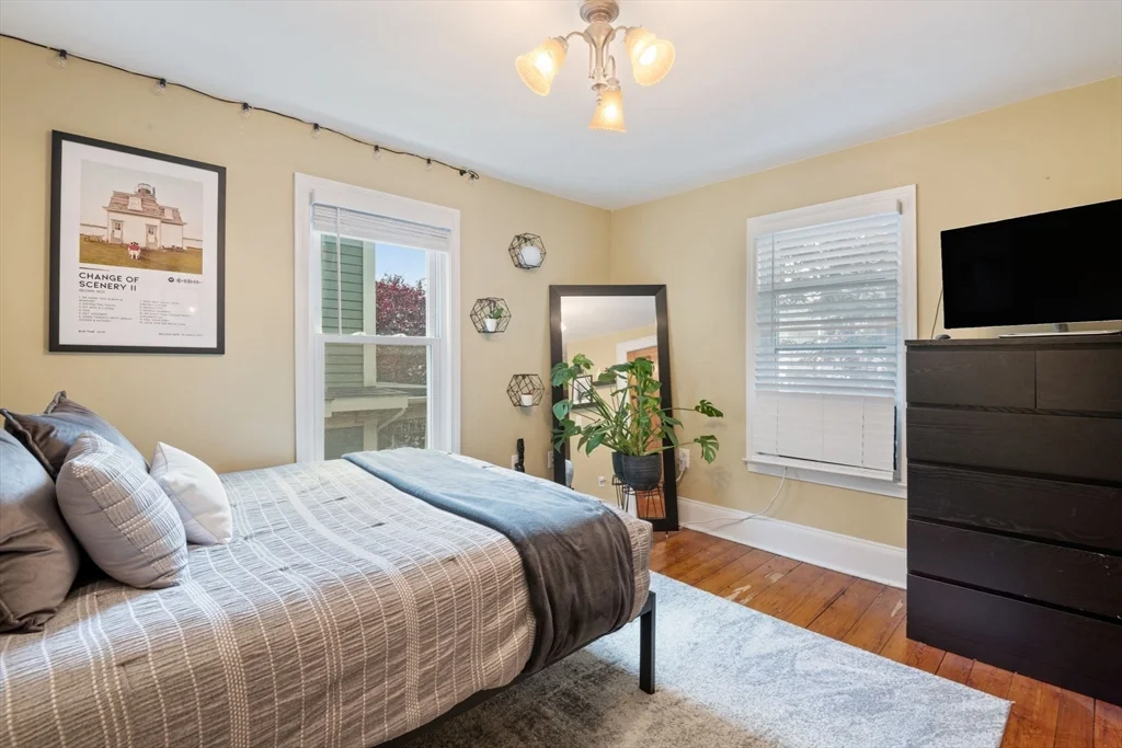 4 bed, 1 bath apartment for rent at 10 Spring Garden Unit A, Dorchester — photo 16 of 35