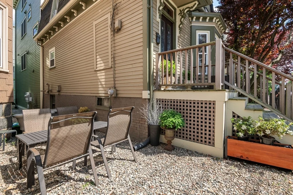 4 bed, 1 bath apartment for rent at 10 Spring Garden Unit A, Dorchester — photo 29 of 35