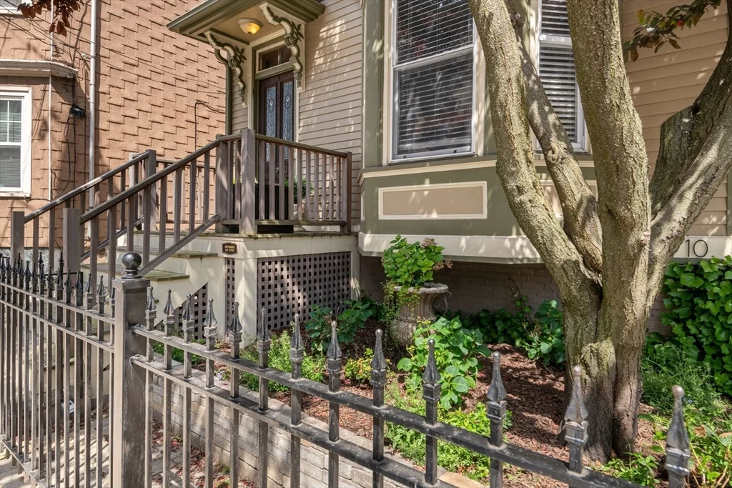 4 bed, 1 bath apartment for rent at 10 Spring Garden Unit A, Dorchester — photo 34 of 35