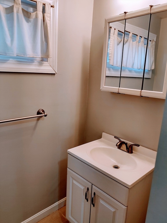 1 bed, 1 bath apartment for rent at 10 Spring St Unit 2, West Roxbury — photo 6 of 7