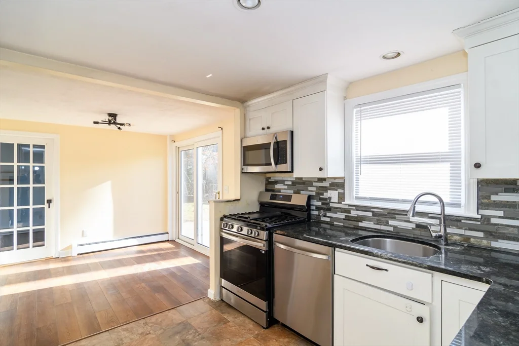 3 bed, 2 bath apartment for rent at 10 Spring Valley Rd, Natick — photo 3 of 24